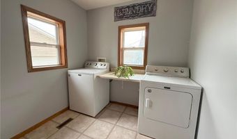 136 1st Ave, Alden, MN 56009