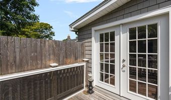 37 Reservoir Rd, Middletown, RI 02842