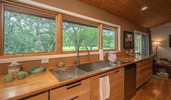 364 E 1600 Rd, Baldwin City, KS 66006