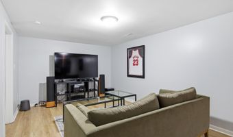 706 N Arbor Dr, Anchorage, KY 40223