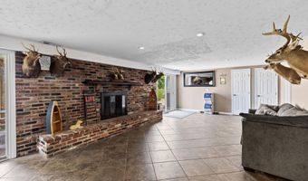 7580 BEACH Dr, Pasadena, MD 21122