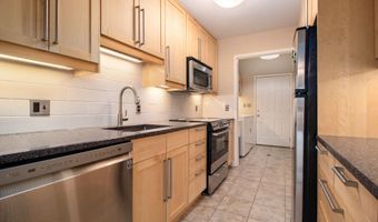 614 Peninsula Ct, Ann Arbor, MI 48105