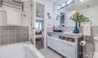 4955 N Bitterbrush Dr, Boise, ID 83703