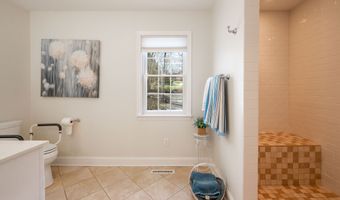 2 Greenview Rd, Brookfield, CT 06804