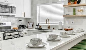 425 Golden Valley Dr, Henderson, NV 89002