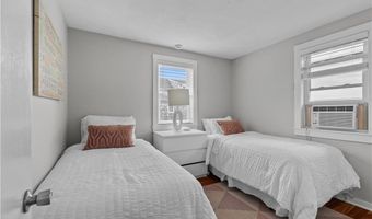 17 Warren Ave 17, Middletown, RI 02842