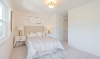 57 GARDEN Dr, Alexandria, VA 22304