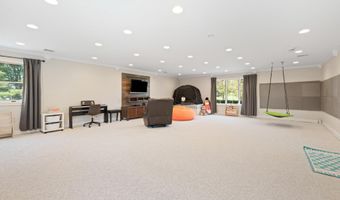25 CARSDALE Dr, Belle Mead, NJ 08502