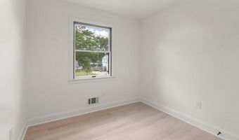 13 Grouse Dr, Bayville, NJ 08721