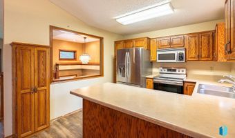 316 W Evergreen Dr, Brandon, SD 57005