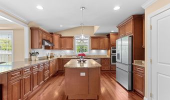 6932 ALPINE Dr, Annandale, VA 22003