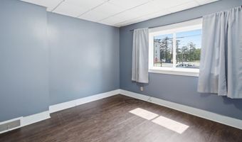 82 Hampshire St, Auburn, ME 04210