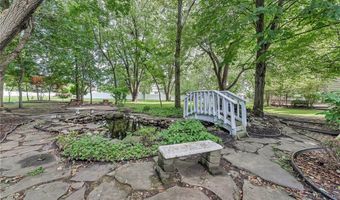 8 Countryside Ct, Amherst, NY 14221