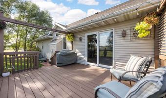 149 Country Club Ct, Anamosa, IA 52205