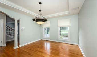 990 Whisperwood Ln, Aurora, OH 44202