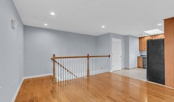 575 Clinton Ave, Belford, NJ 07718