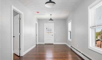 92 Spring St, Lincoln, RI 02838