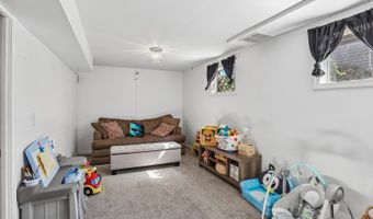 523 Maplewood Dr, Antioch, IL 60002