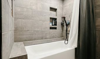 510 N Vine St, Agency, IA 52530