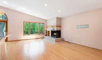 2006 11th Ave NE, Austin, MN 55912