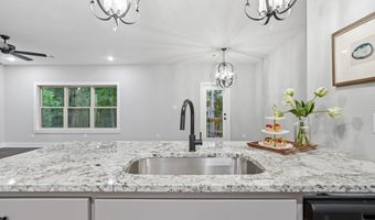 2444 Pleasant Willow Dr, Benton, AR 72015