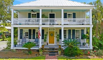 128 4th St, Apalachicola, FL 32320