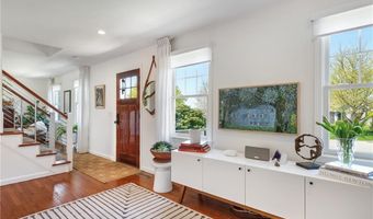 7 Maloney Ln, Middletown, RI 02842