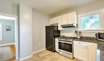 15 Wollaston St, Cranston, RI 02910