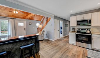227 Valley View Dr, Albrightsville, PA 18210