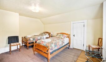 5 Greenhouse Ln, Bradford, NH 03221