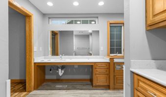 4013 E BENVALLEY Dr, Appleton, WI 54913