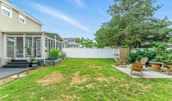 82 Martin St, East Providence, RI 02914