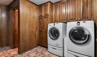 1328 Bynum Rd, Bartlesville, OK 74006