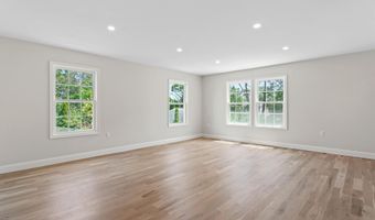 18 Sextant Dr, Barnegat, NJ 08005