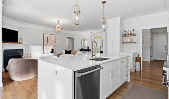 112 Farmington Cir, Agawam, MA 01030