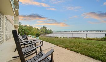 501 SLATERS Ln 402, Alexandria, VA 22314