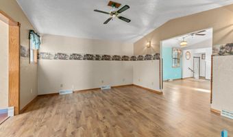 407 N 4TH St, Beresford, SD 57004