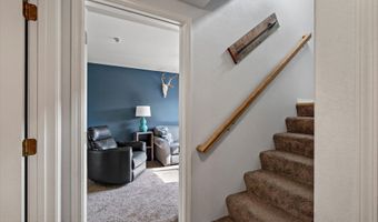 7821 Charlotte Cir, Anchorage, AK 99502