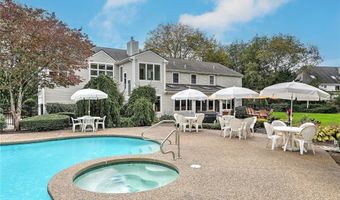 3 Spinnaker Dr, Barrington, RI 02806