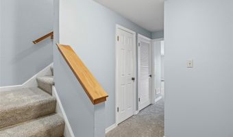 1872 Ridgeview Circle Dr, Ballwin, MO 63021