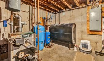 141 Kittredge Rd, Bangor, ME 04401
