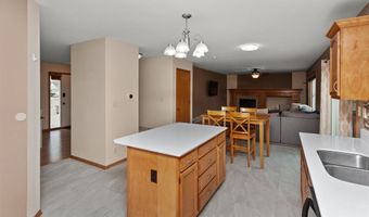 1003 10th Ave SE, Altoona, IA 50009