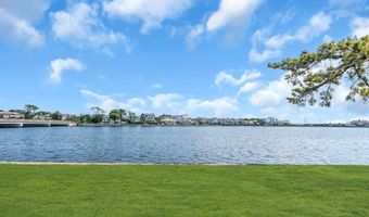 302 Deal Lake Dr 19, Asbury Park, NJ 07712