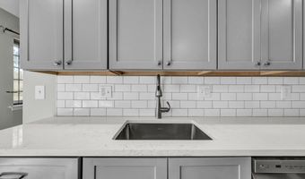 26 Essex Ct 26, Brookfield, CT 06804