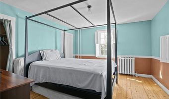 26 Perry St 1, Newport, RI 02840