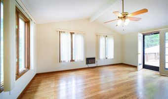 50 W Oak Hill Dr, Ballwin, MO 63021