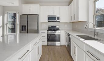 945 SYCAMORE Dr SE, Washington, DC 20032