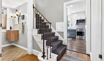 1036 W OKLAHOMA St, Appleton, WI 54914