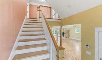 71 Norton Ave, Cranston, RI 02920