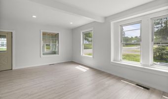 826 Riverside, Augusta, ME 04330